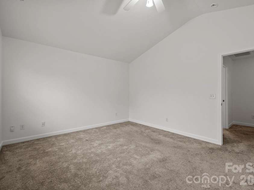 6618 Wicked Oak Lane, Charlotte, NC 28216.  MLS# CAR4384733, YatesRealty ID 30061. 