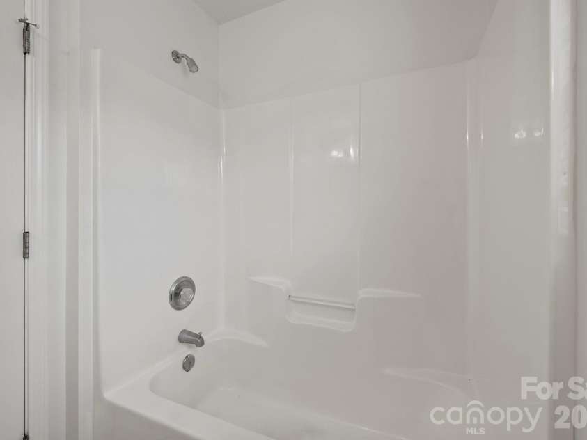 6618 Wicked Oak Lane, Charlotte, NC 28216.  MLS# CAR4384733, YatesRealty ID 30061. 