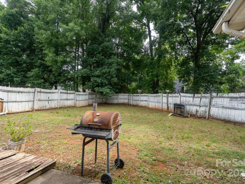 7333 Rosehall Drive, Charlotte, NC 28227.  MLS# CAR4276277, YatesRealty ID 30062. 