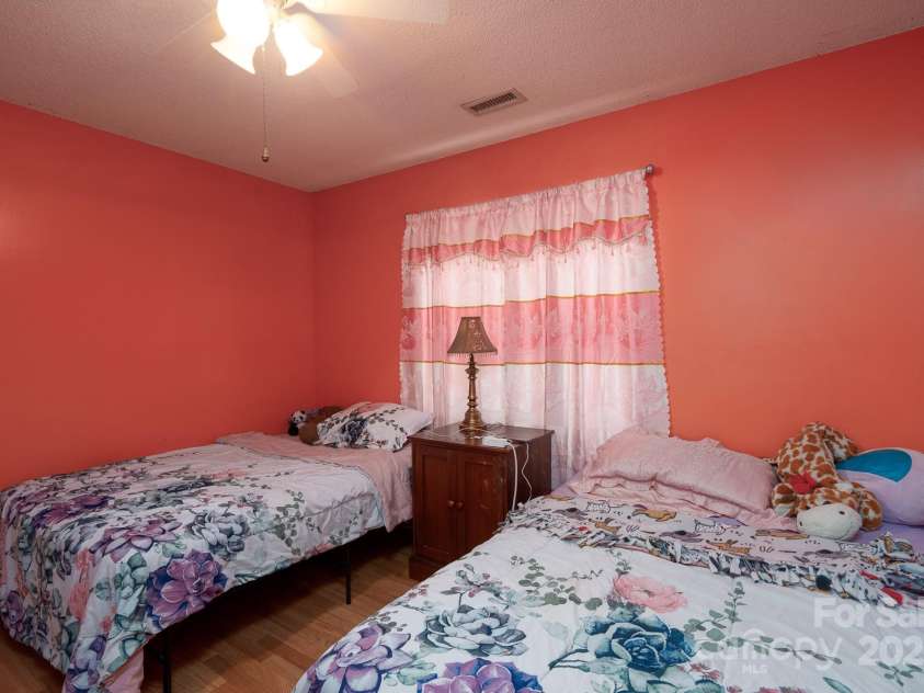 7333 Rosehall Drive, Charlotte, NC 28227.  MLS# CAR4276277, YatesRealty ID 30062. 