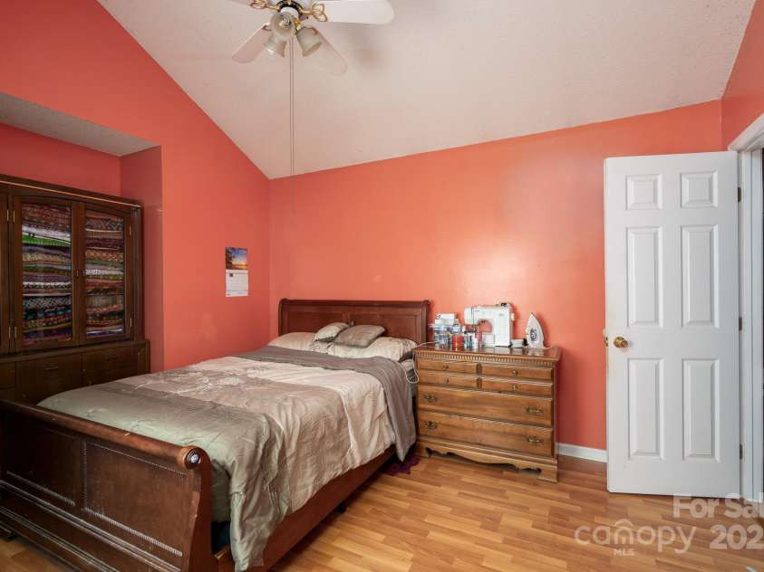 7333 Rosehall Drive, Charlotte, NC 28227.  MLS# CAR4276277, YatesRealty ID 30062. 