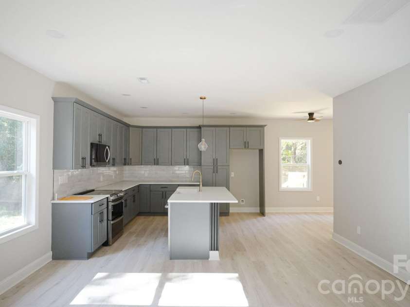 501 &503 Granby Circle, Charlotte, NC 28217.  MLS# CAR4356224, YatesRealty ID 30064. 