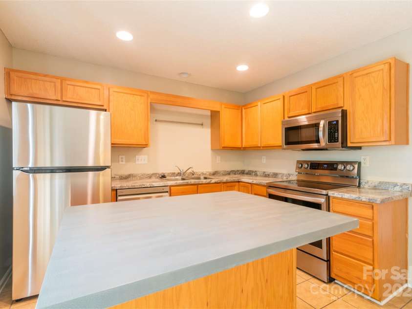 10763 Holly Ridge Boulevard, Charlotte, NC 28216.  MLS# CAR4274578, YatesRealty ID 30065. 