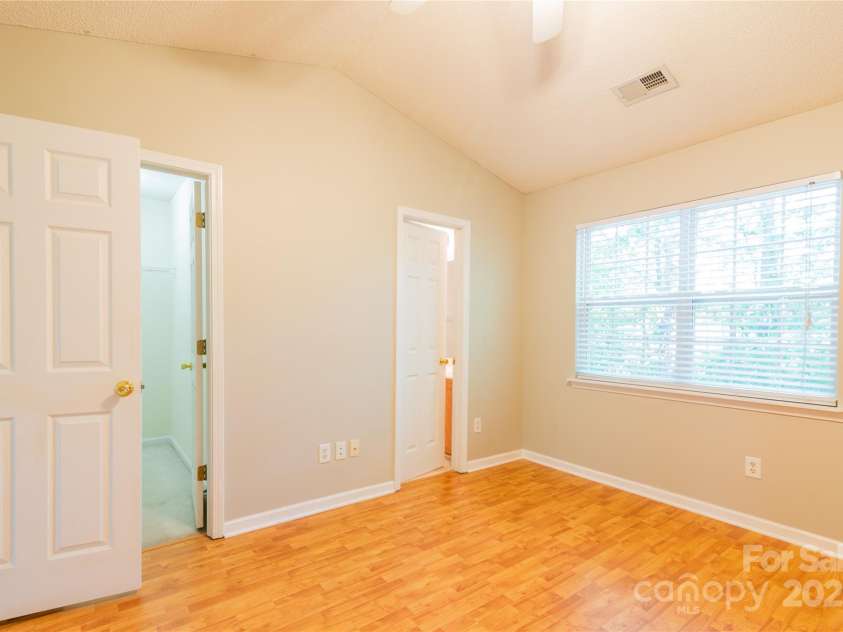 10763 Holly Ridge Boulevard, Charlotte, NC 28216.  MLS# CAR4274578, YatesRealty ID 30065. 