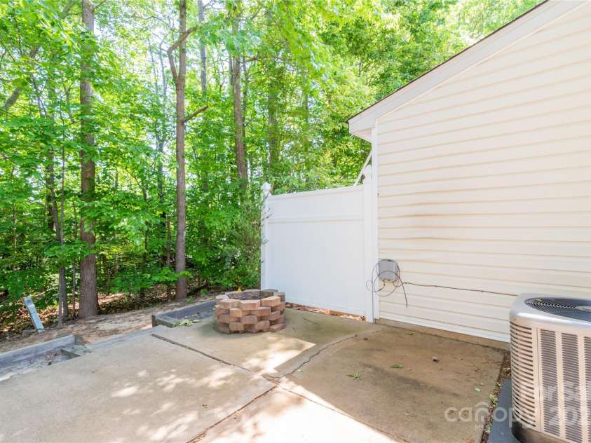 10763 Holly Ridge Boulevard, Charlotte, NC 28216.  MLS# CAR4274578, YatesRealty ID 30065. 