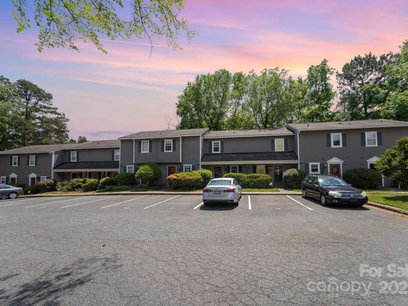 3131 Heathstead Place, Charlotte, NC 28210.  MLS# CAR4252904, YatesRealty ID 30066. 