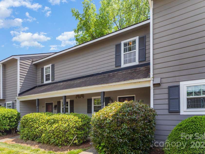 3131 Heathstead Place, Charlotte, NC 28210.  MLS# CAR4252904, YatesRealty ID 30066. 
