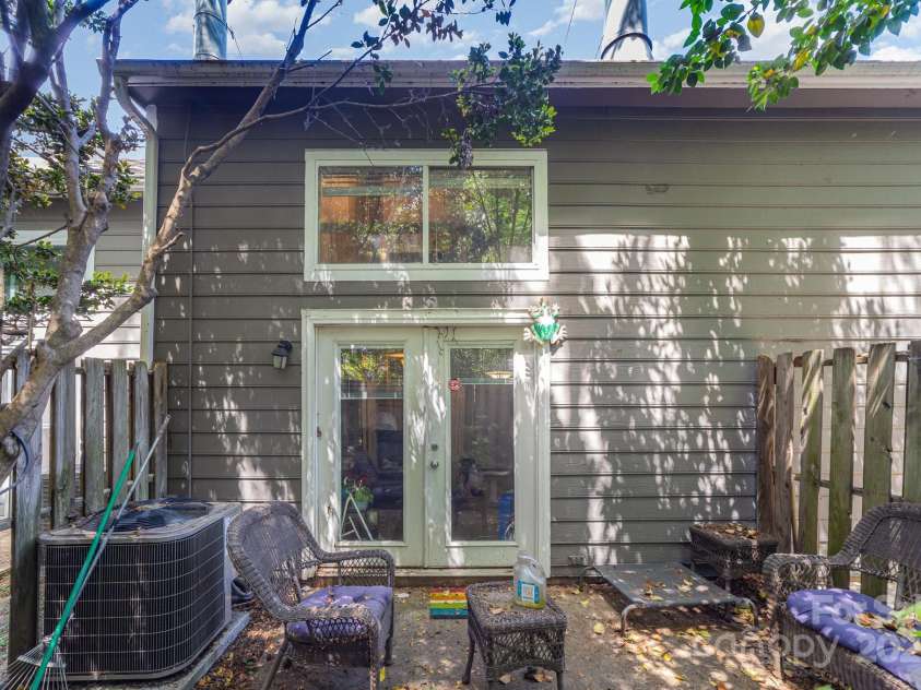 3131 Heathstead Place, Charlotte, NC 28210.  MLS# CAR4252904, YatesRealty ID 30066. 