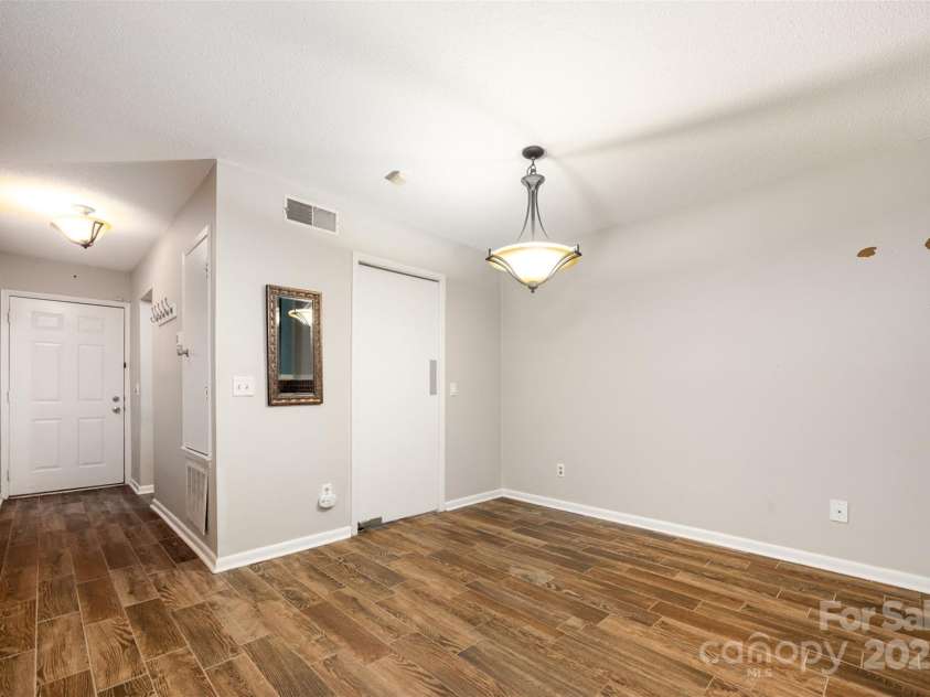 3131 Heathstead Place, Charlotte, NC 28210.  MLS# CAR4252904, YatesRealty ID 30066. 