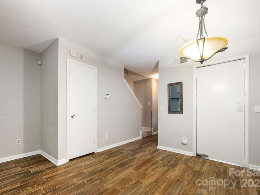 3131 Heathstead Place, Charlotte, NC 28210.  MLS# CAR4252904, YatesRealty ID 30066. 