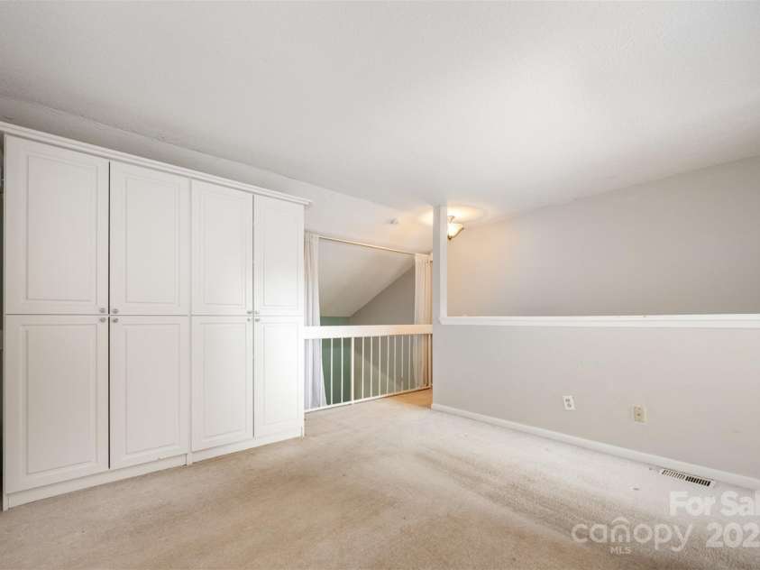 3131 Heathstead Place, Charlotte, NC 28210.  MLS# CAR4252904, YatesRealty ID 30066. 