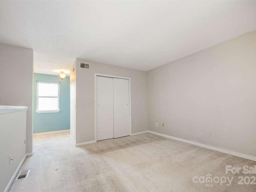 3131 Heathstead Place, Charlotte, NC 28210.  MLS# CAR4252904, YatesRealty ID 30066. 