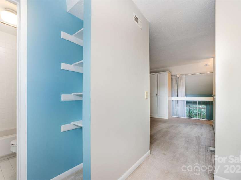 3131 Heathstead Place, Charlotte, NC 28210.  MLS# CAR4252904, YatesRealty ID 30066. 