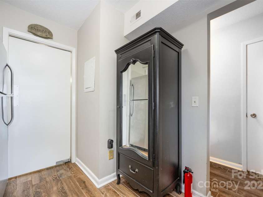 3131 Heathstead Place, Charlotte, NC 28210.  MLS# CAR4252904, YatesRealty ID 30066. 