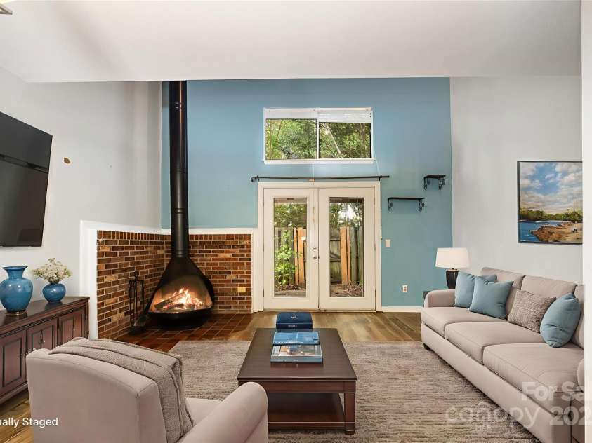 3131 Heathstead Place, Charlotte, NC 28210.  MLS# CAR4252904, YatesRealty ID 30066. 