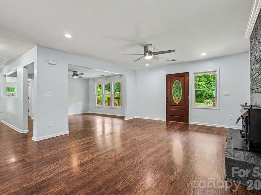 9902 Forest Drive, Charlotte, NC 28216.  MLS# CAR4391851, YatesRealty ID 30066. 