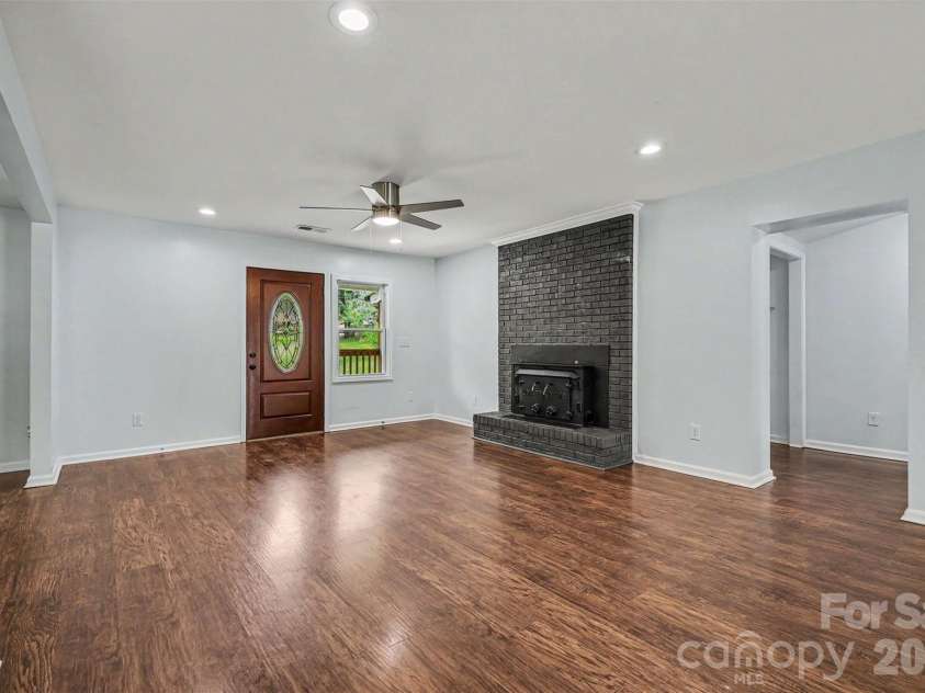 9902 Forest Drive, Charlotte, NC 28216.  MLS# CAR4391851, YatesRealty ID 30066. 