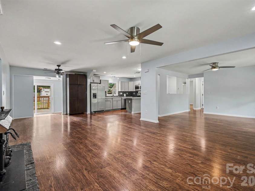 9902 Forest Drive, Charlotte, NC 28216.  MLS# CAR4391851, YatesRealty ID 30066. 