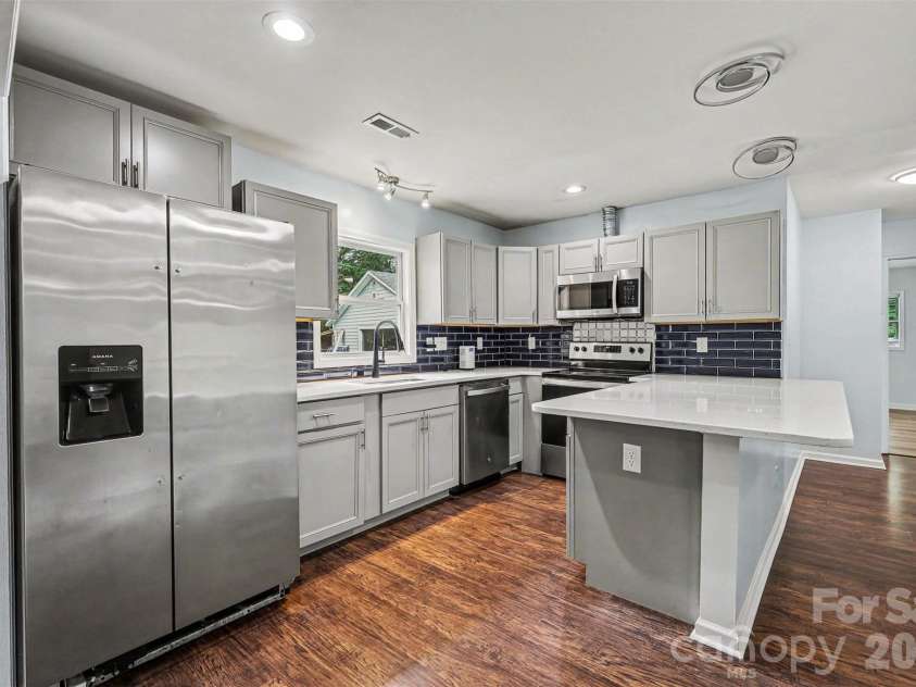 9902 Forest Drive, Charlotte, NC 28216.  MLS# CAR4391851, YatesRealty ID 30066. 