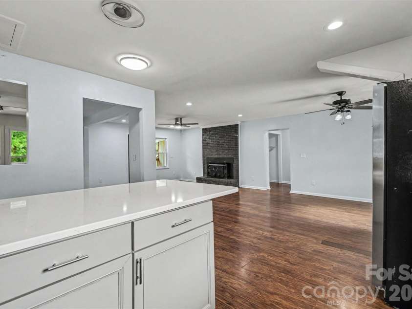 9902 Forest Drive, Charlotte, NC 28216.  MLS# CAR4391851, YatesRealty ID 30066. 