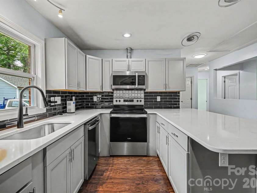 9902 Forest Drive, Charlotte, NC 28216.  MLS# CAR4391851, YatesRealty ID 30066. 