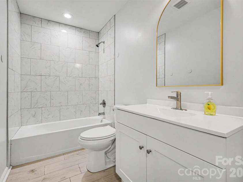 9902 Forest Drive, Charlotte, NC 28216.  MLS# CAR4391851, YatesRealty ID 30066. 