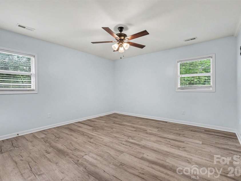 9902 Forest Drive, Charlotte, NC 28216.  MLS# CAR4391851, YatesRealty ID 30066. 