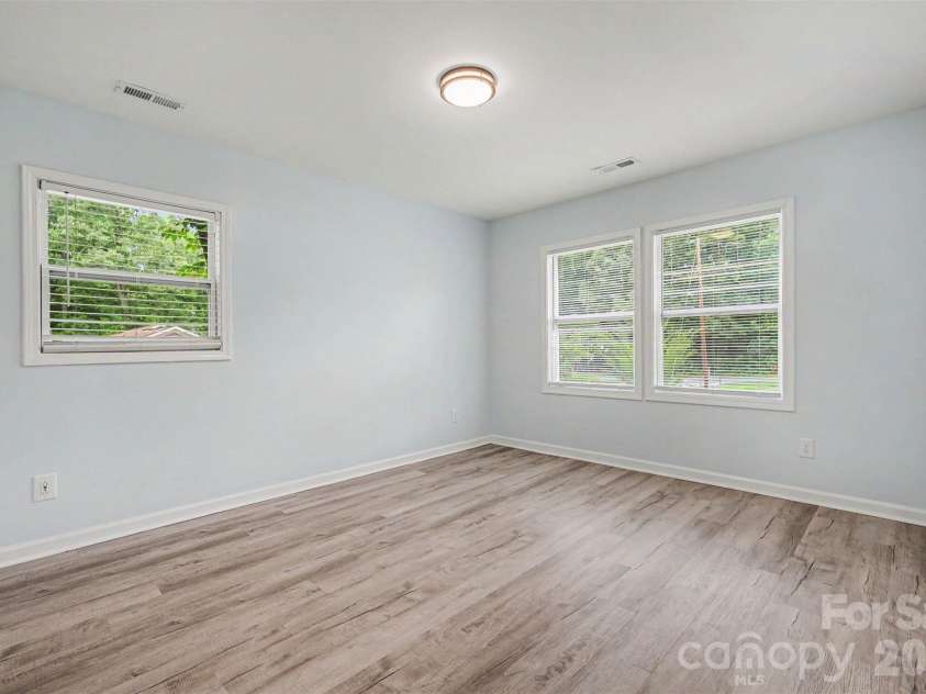 9902 Forest Drive, Charlotte, NC 28216.  MLS# CAR4391851, YatesRealty ID 30066. 