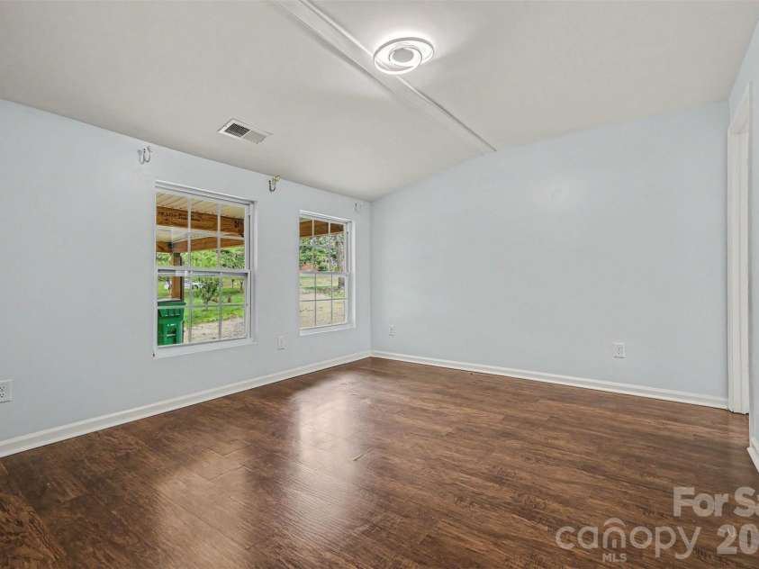 9902 Forest Drive, Charlotte, NC 28216.  MLS# CAR4391851, YatesRealty ID 30066. 