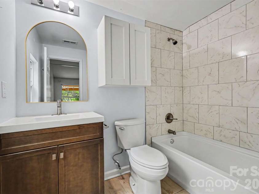 9902 Forest Drive, Charlotte, NC 28216.  MLS# CAR4391851, YatesRealty ID 30066. 