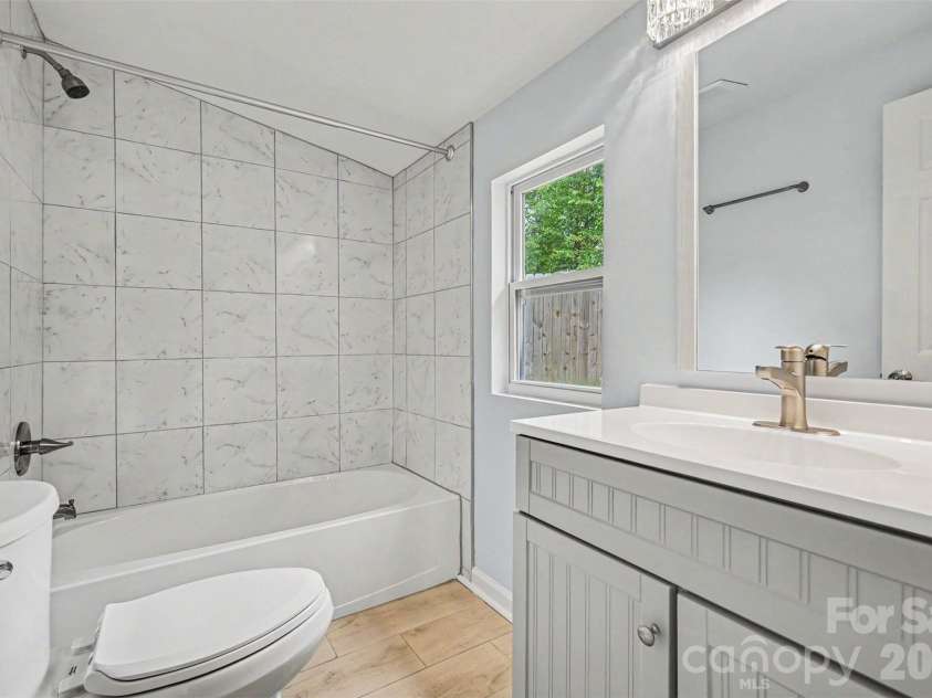 9902 Forest Drive, Charlotte, NC 28216.  MLS# CAR4391851, YatesRealty ID 30066. 