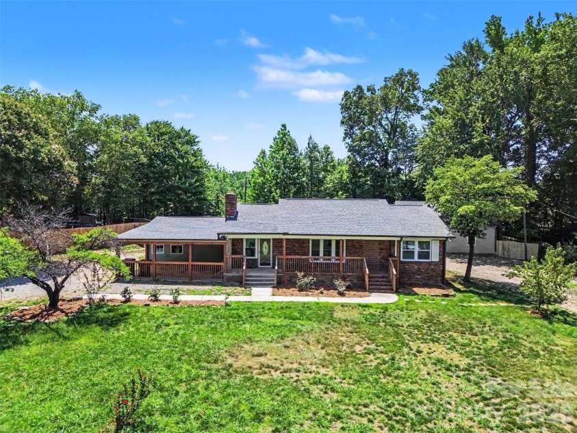 9902 Forest Drive, Charlotte, NC 28216.  MLS# CAR4391851, YatesRealty ID 30066. 