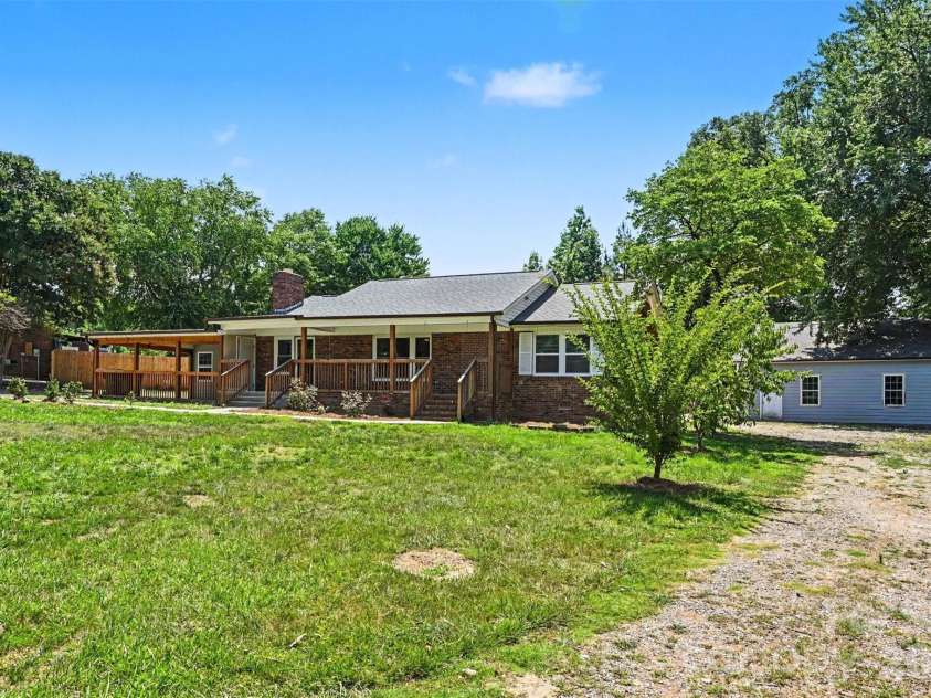 9902 Forest Drive, Charlotte, NC 28216.  MLS# CAR4391851, YatesRealty ID 30066. 
