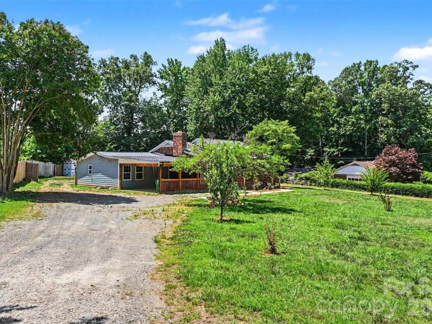 9902 Forest Drive, Charlotte, NC 28216.  MLS# CAR4391851, YatesRealty ID 30066. 