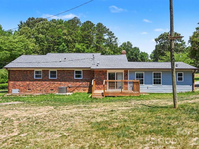 9902 Forest Drive, Charlotte, NC 28216.  MLS# CAR4391851, YatesRealty ID 30066. 