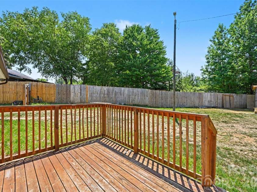 9902 Forest Drive, Charlotte, NC 28216.  MLS# CAR4391851, YatesRealty ID 30066. 