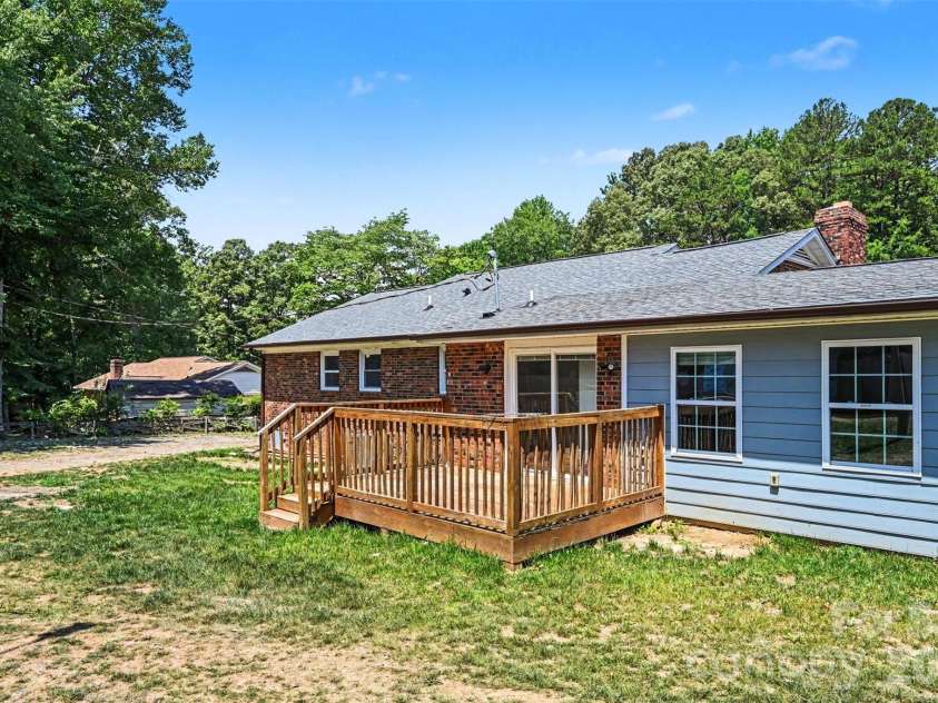 9902 Forest Drive, Charlotte, NC 28216.  MLS# CAR4391851, YatesRealty ID 30066. 