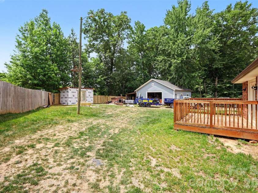 9902 Forest Drive, Charlotte, NC 28216.  MLS# CAR4391851, YatesRealty ID 30066. 