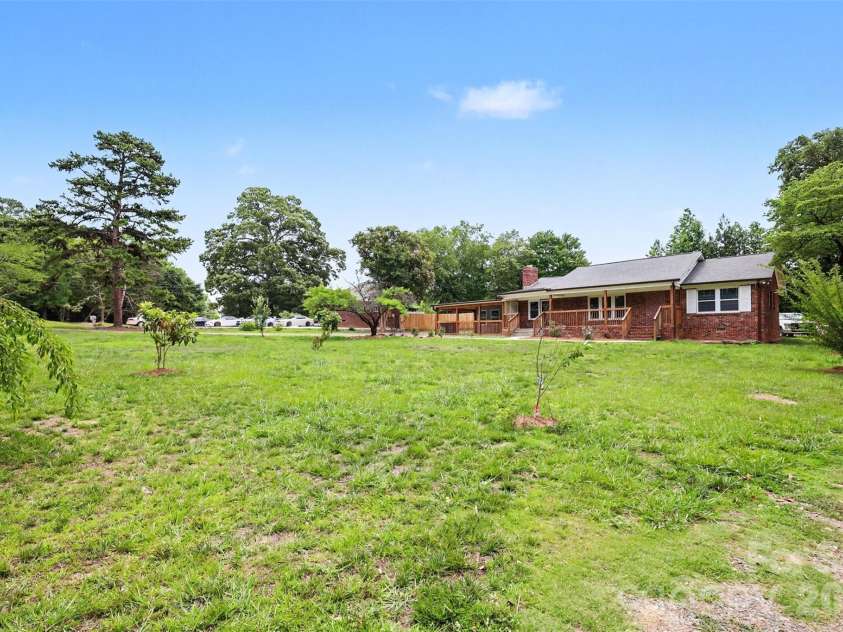 9902 Forest Drive, Charlotte, NC 28216.  MLS# CAR4391851, YatesRealty ID 30066. 