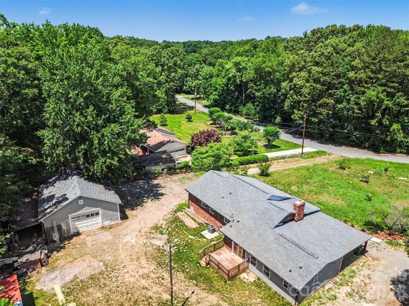9902 Forest Drive, Charlotte, NC 28216.  MLS# CAR4391851, YatesRealty ID 30066. 