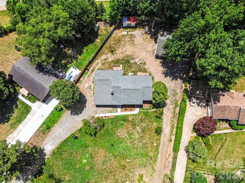 9902 Forest Drive, Charlotte, NC 28216.  MLS# CAR4391851, YatesRealty ID 30066. 