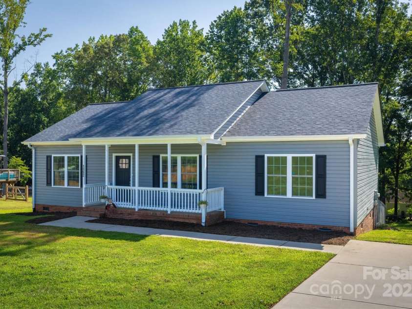 1152 Long Drive, Newton, NC 28658.  MLS# CAR4278752, YatesRealty ID 30069. 