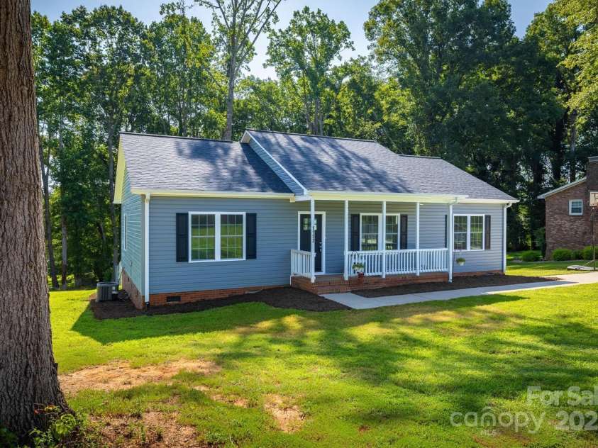1152 Long Drive, Newton, NC 28658.  MLS# CAR4278752, YatesRealty ID 30069. 