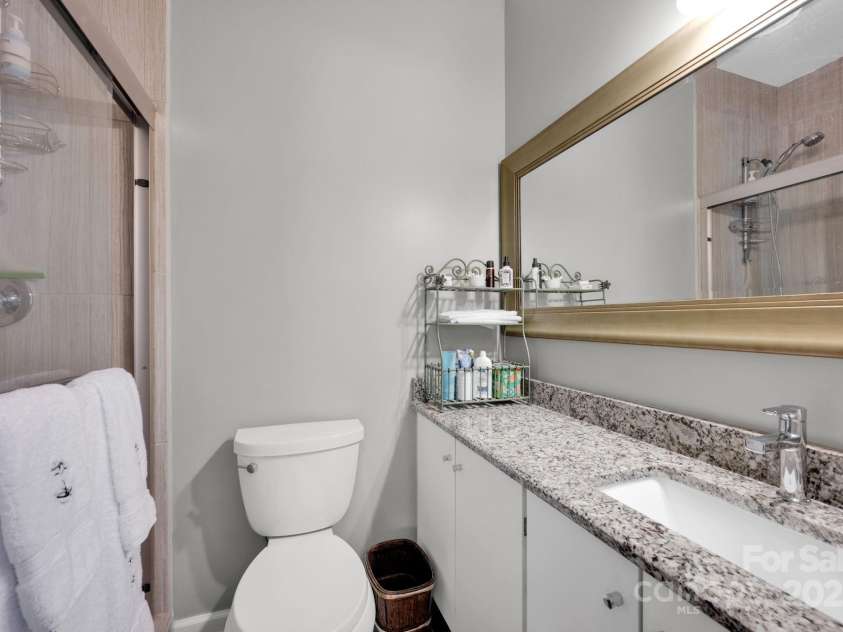 19577 Meta Road, Cornelius, NC 28031.  MLS# CAR4301112, YatesRealty ID 3007. Guest House Bath