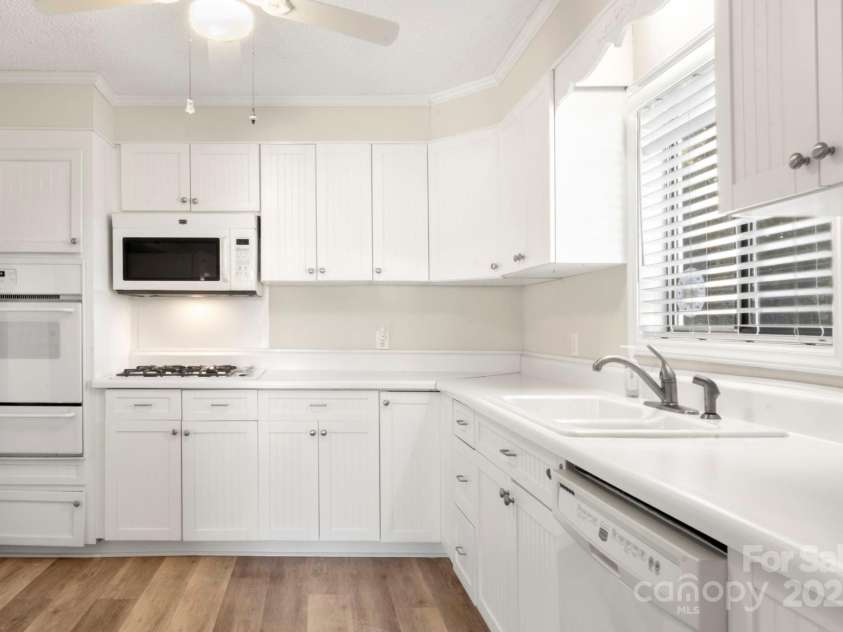 2325 Pinehaven Drive, Gastonia, NC 28054.  MLS# CAR4320832, YatesRealty ID 3007. 