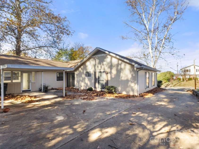 2325 Pinehaven Drive, Gastonia, NC 28054.  MLS# CAR4320832, YatesRealty ID 3007. 