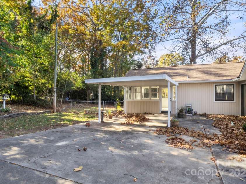 2325 Pinehaven Drive, Gastonia, NC 28054.  MLS# CAR4320832, YatesRealty ID 3007. 