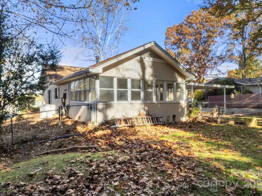 2325 Pinehaven Drive, Gastonia, NC 28054.  MLS# CAR4320832, YatesRealty ID 3007. 