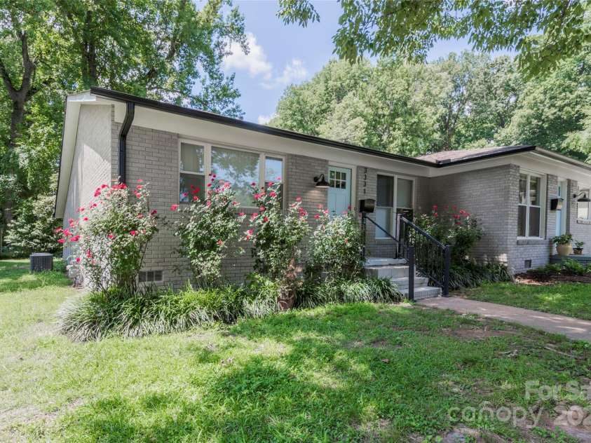 3331 Erskine Drive, Charlotte, NC 28205.  MLS# CAR4285046, YatesRealty ID 30070. 