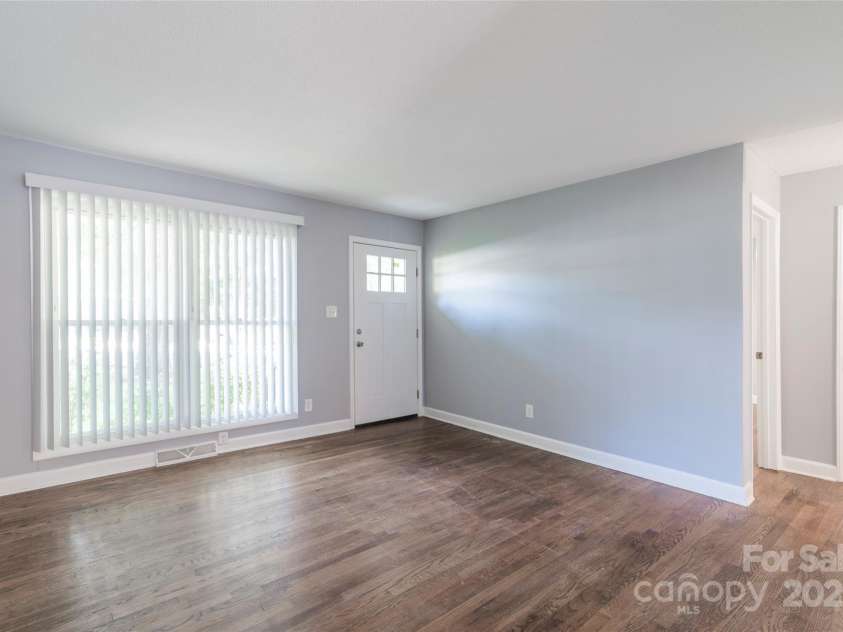 3331 Erskine Drive, Charlotte, NC 28205.  MLS# CAR4285046, YatesRealty ID 30070. 